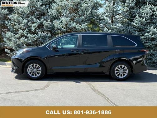2025 Toyota Sienna LE