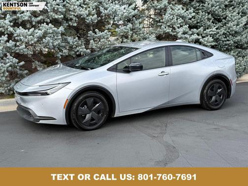 2025 Toyota Prius LE