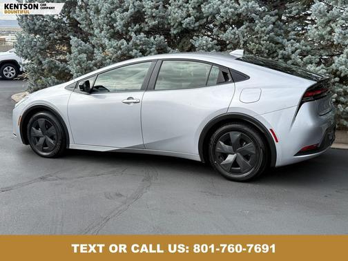 2025 Toyota Prius LE