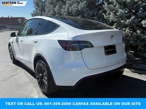 Pearl White Multi-Coat 2023 Tesla Model Y Long Range Dual Motor All-Wheel Drive