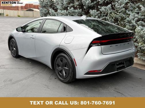 2025 Toyota Prius LE