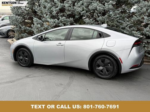 2025 Toyota Prius LE