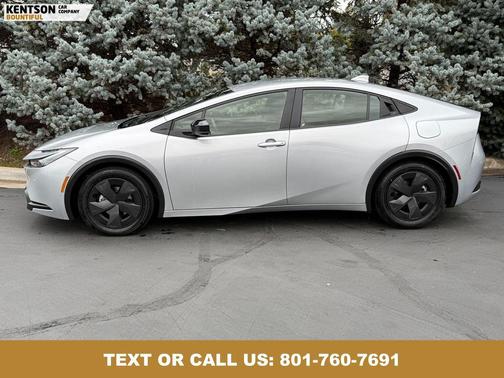 2025 Toyota Prius LE