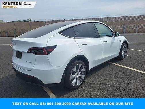 Pearl White Multi-Coat 2022 Tesla Model Y Long Range Dual Motor All-Wheel Drive