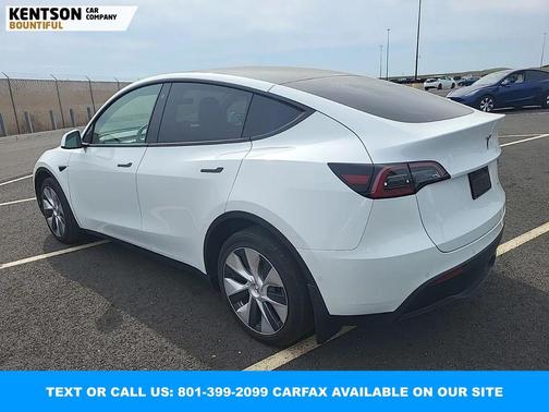 Pearl White Multi-Coat 2022 Tesla Model Y Long Range Dual Motor All-Wheel Drive