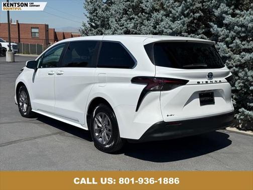 2025 Toyota Sienna LE