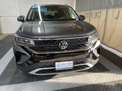 Platinum Gray Metallic 2023 Volkswagen Taos 1.5T SE