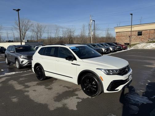 2022 Volkswagen Tiguan 2.0T SE R-Line Black
