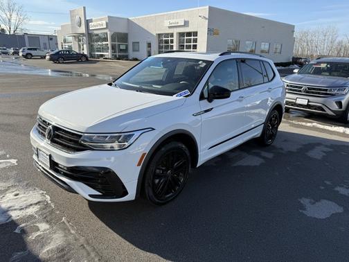 2022 Volkswagen Tiguan 2.0T SE R-Line Black