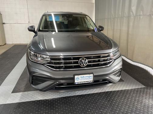 Platinum Gray Metallic 2022 Volkswagen Tiguan 2.0T SE