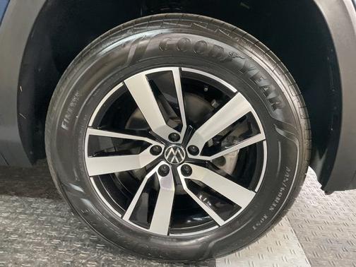 Tourmaline Blue Metallic 2023 Volkswagen Atlas 2.0T SE