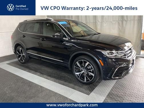 Deep Black Pearl Effect 2024 Volkswagen Tiguan 2.0T SEL R-Line