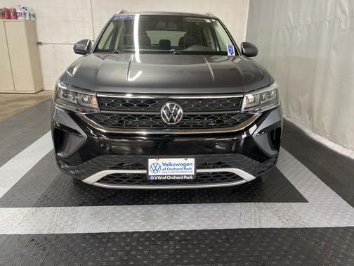 Platinum Gray Metallic 2022 Volkswagen Taos 1.5T SE