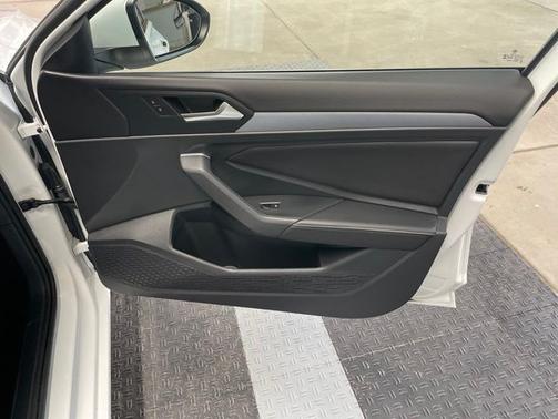 Opal White Pearl Effect 2023 Volkswagen Jetta 1.5T SE