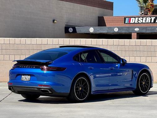 2017 Porsche Panamera Luxury