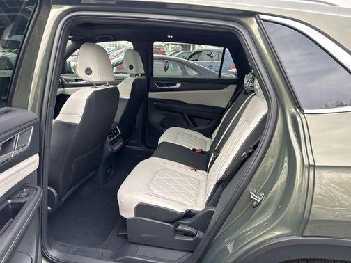 Avocado Green Pearl 2026 Volkswagen Atlas Cross Sport 2.0T SEL Premium R-Line