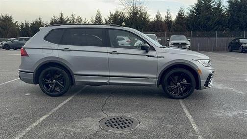 2024 Volkswagen Tiguan 2.0T SE R-Line Black