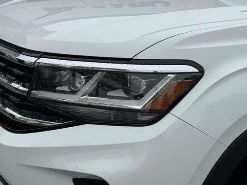 Pure White 2022 Volkswagen Atlas 3.6L SE w/Technology