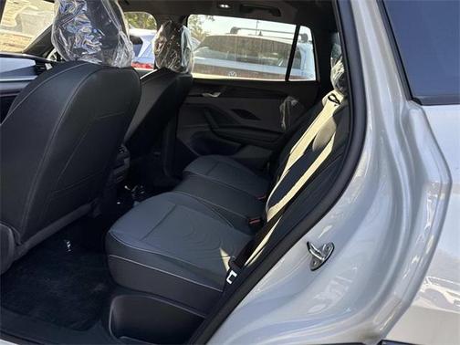 2025 Volkswagen Tiguan 2.0T SE R-Line Black