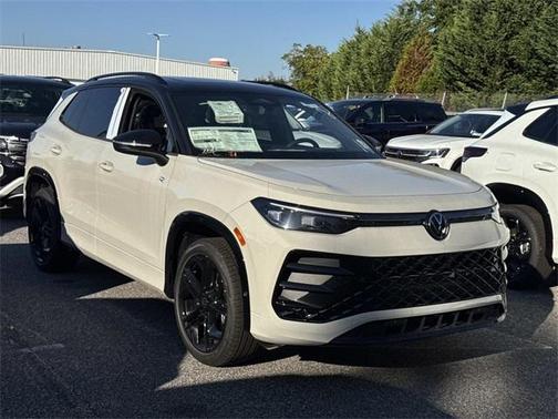 2025 Volkswagen Tiguan 2.0T SE R-Line Black