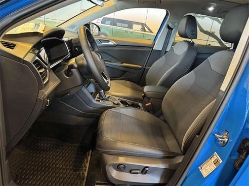 2025 Volkswagen Taos 1.5T SE Black