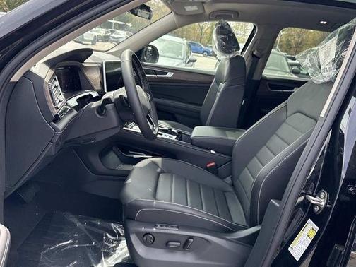 Deep Black Pearl Effect 2026 Volkswagen Atlas 2.0T SEL