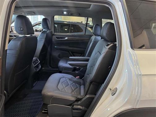 2025 Volkswagen Atlas 2.0T SE