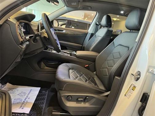 2025 Volkswagen Atlas 2.0T SE