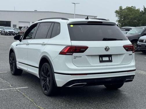Pure White 2021 Volkswagen Tiguan 2.0T SE R-Line Black