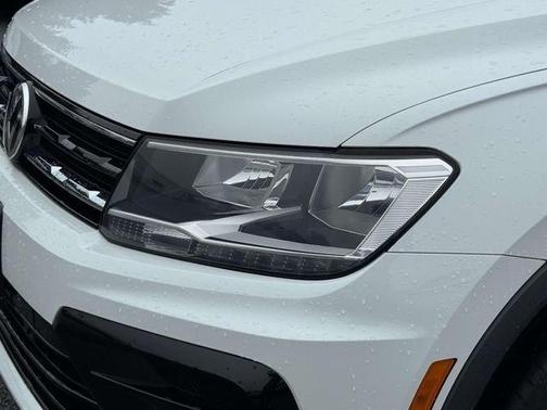 Pure White 2021 Volkswagen Tiguan 2.0T SE R-Line Black