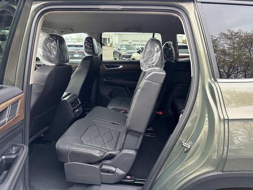 Avocado Green Pearl 2026 Volkswagen Atlas 2.0T SE W/TECHNOLOGY