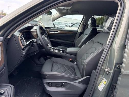 Avocado Green Pearl 2026 Volkswagen Atlas 2.0T SE W/TECHNOLOGY