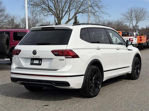 2023 Volkswagen Tiguan 2.0T SE R-Line Black