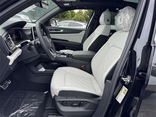 2025 Volkswagen Atlas Cross Sport 2.0T SEL Premium R-Line