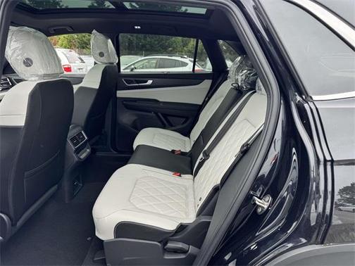 2025 Volkswagen Atlas Cross Sport 2.0T SEL Premium R-Line