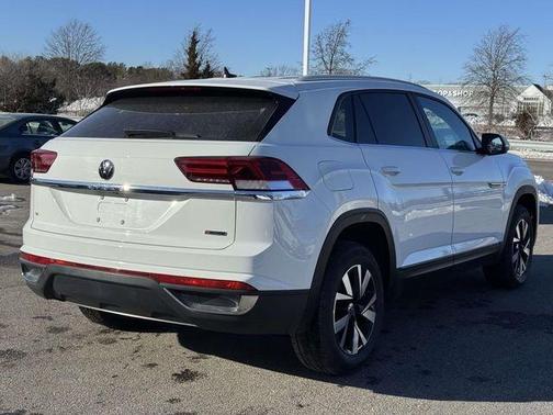 Pure White 2022 Volkswagen Atlas Cross Sport 2.0T SE