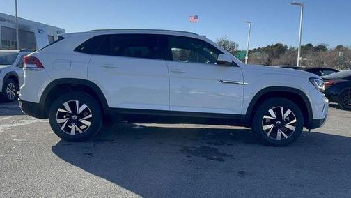 Pure White 2022 Volkswagen Atlas Cross Sport 2.0T SE