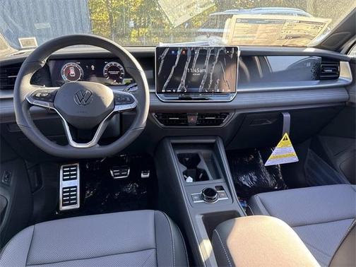 2025 Volkswagen Tiguan 2.0T SE R-Line Black