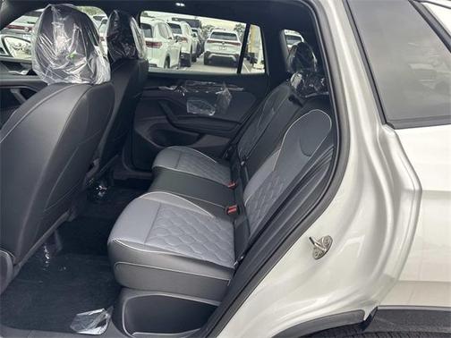 2025 Volkswagen Tiguan 2.0T SEL R-Line