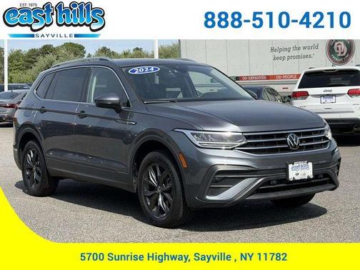 Platinum Gray Metallic 2024 Volkswagen Tiguan 2.0T SE