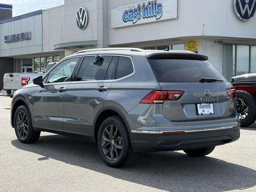 Platinum Gray Metallic 2024 Volkswagen Tiguan 2.0T SE