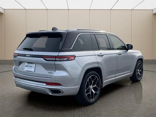 2022 Jeep Grand Cherokee Summit