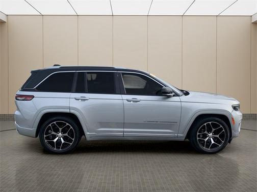 2022 Jeep Grand Cherokee Summit