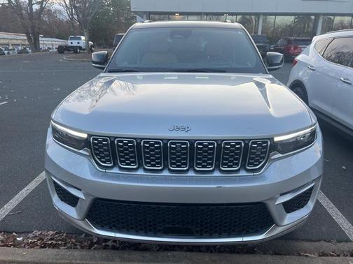 2022 Jeep Grand Cherokee Summit