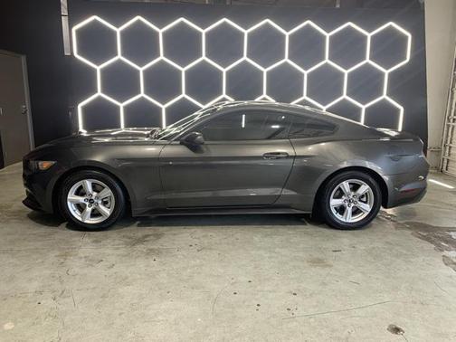 2016 Ford Mustang V6