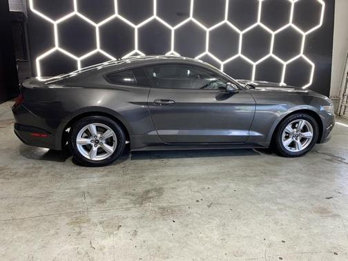 2016 Ford Mustang V6