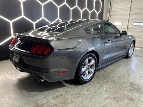 2016 Ford Mustang V6