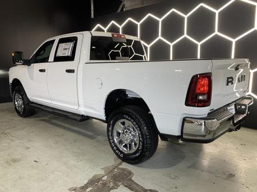 2025 RAM 2500 Tradesman Crew Cab 4x4 6'4' Box