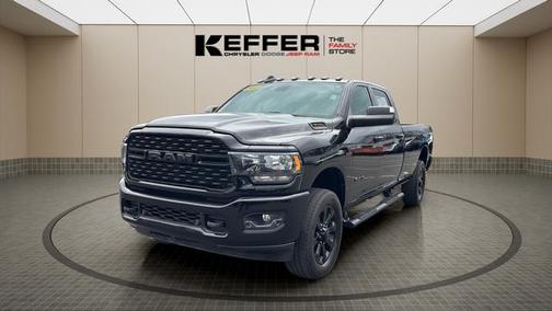 2022 RAM 3500 Big Horn Crew Cab 4x4 8' Box