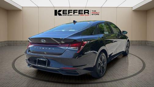Phantom Black 2021 Hyundai ELANTRA SEL